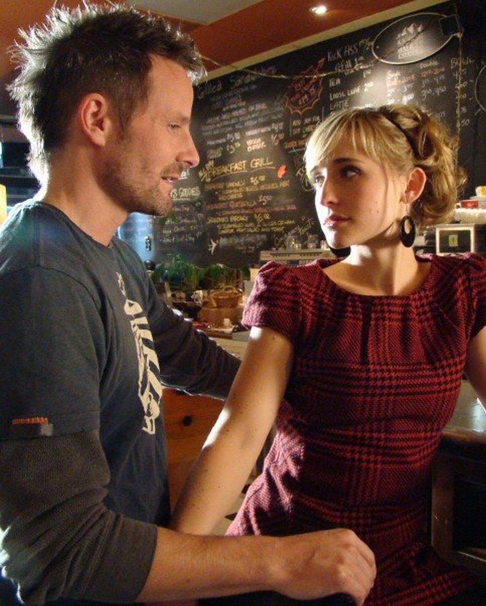 Allison Mack wallpapers Allison Mack