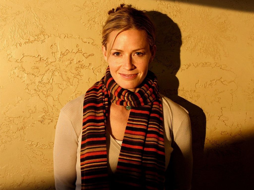 Elizabeth Shue