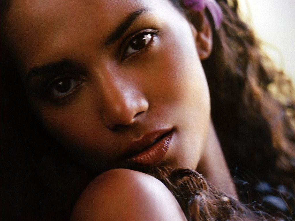 Halle Berry wallpapers Halle Berry