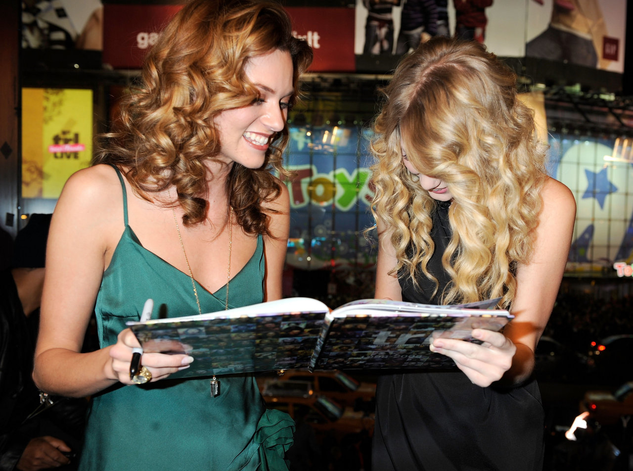 Hilarie Burton wallpapers Hilarie Burton