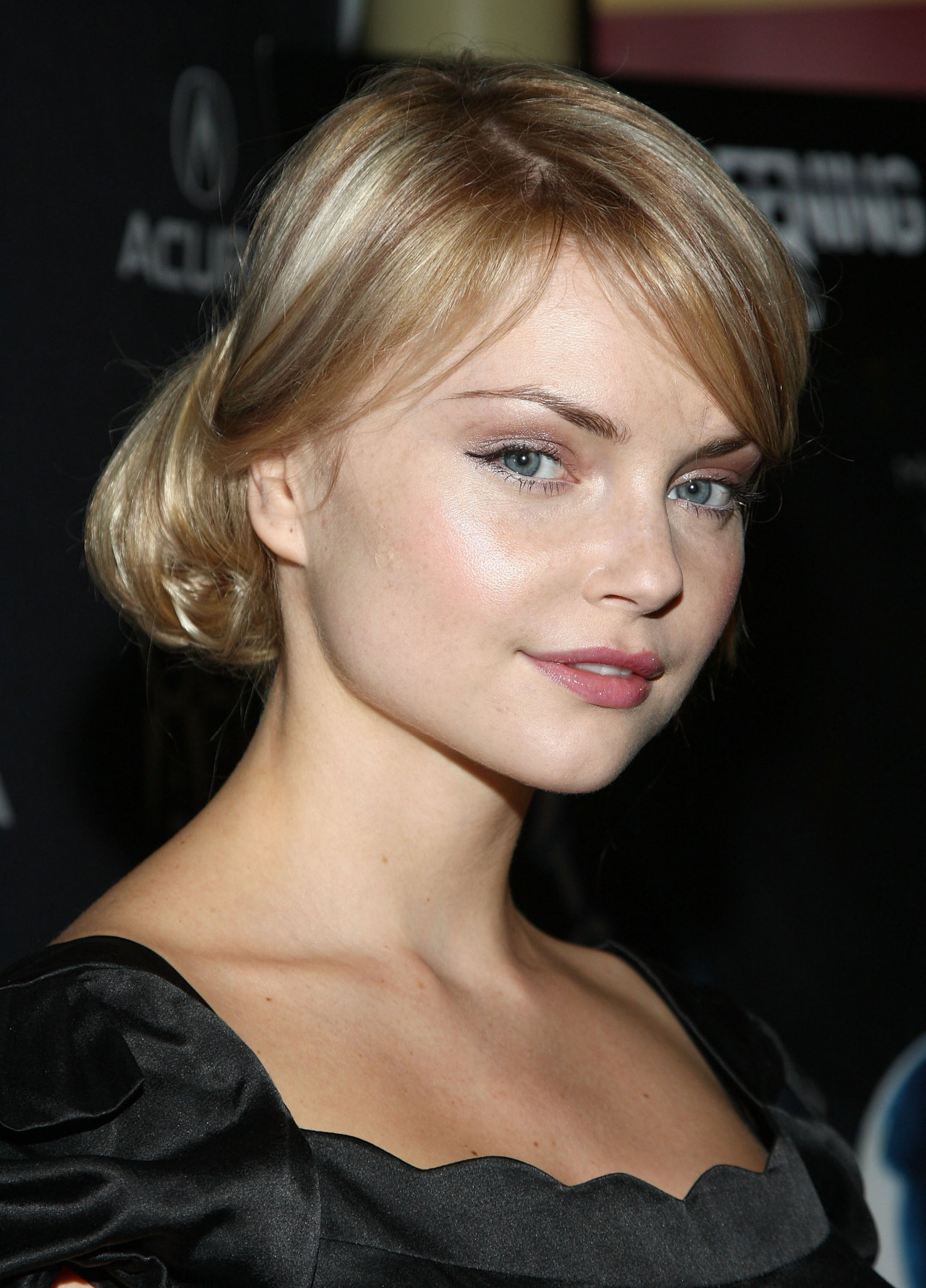 Izabella Miko