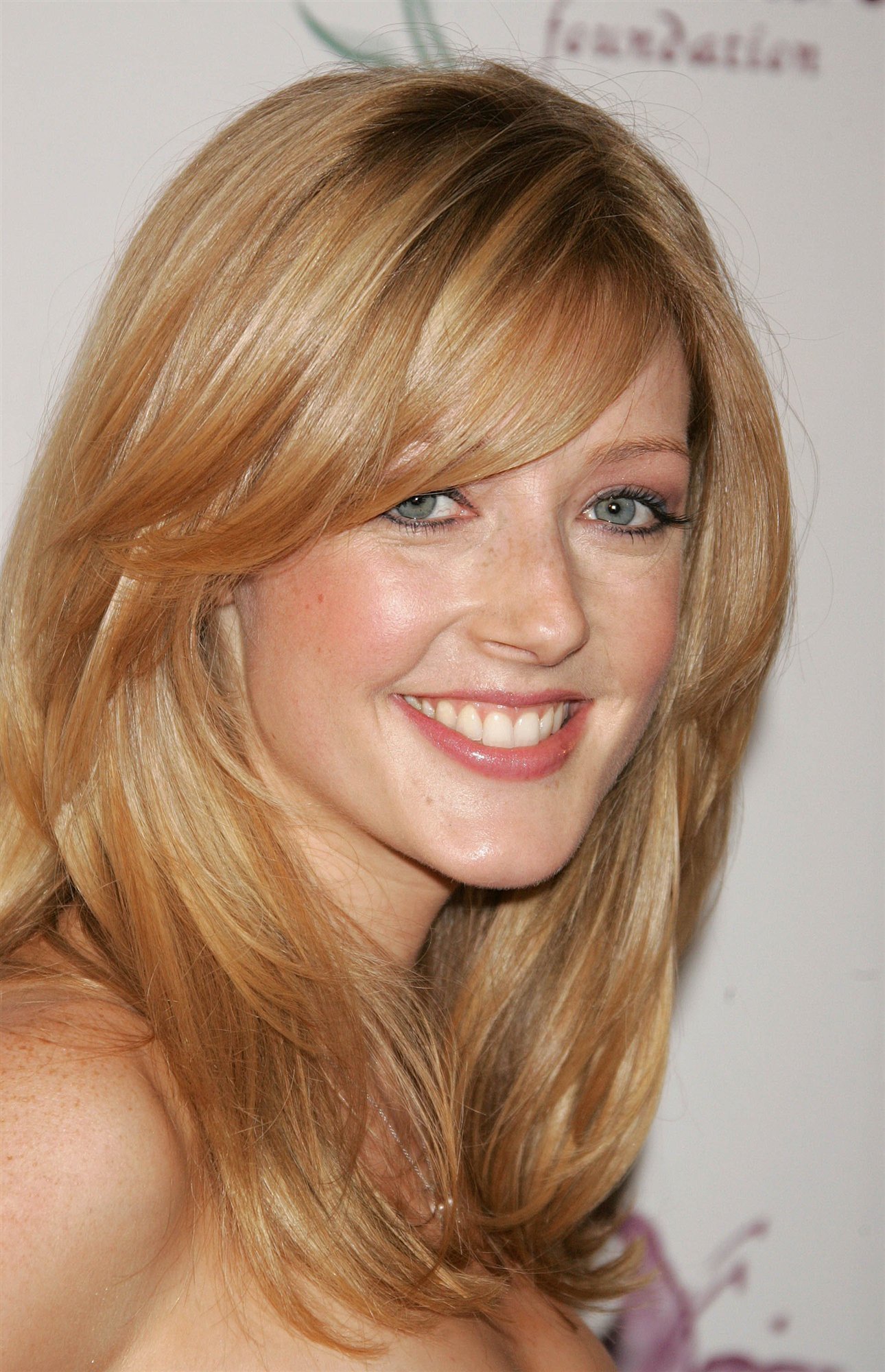 Jennifer Finnigan