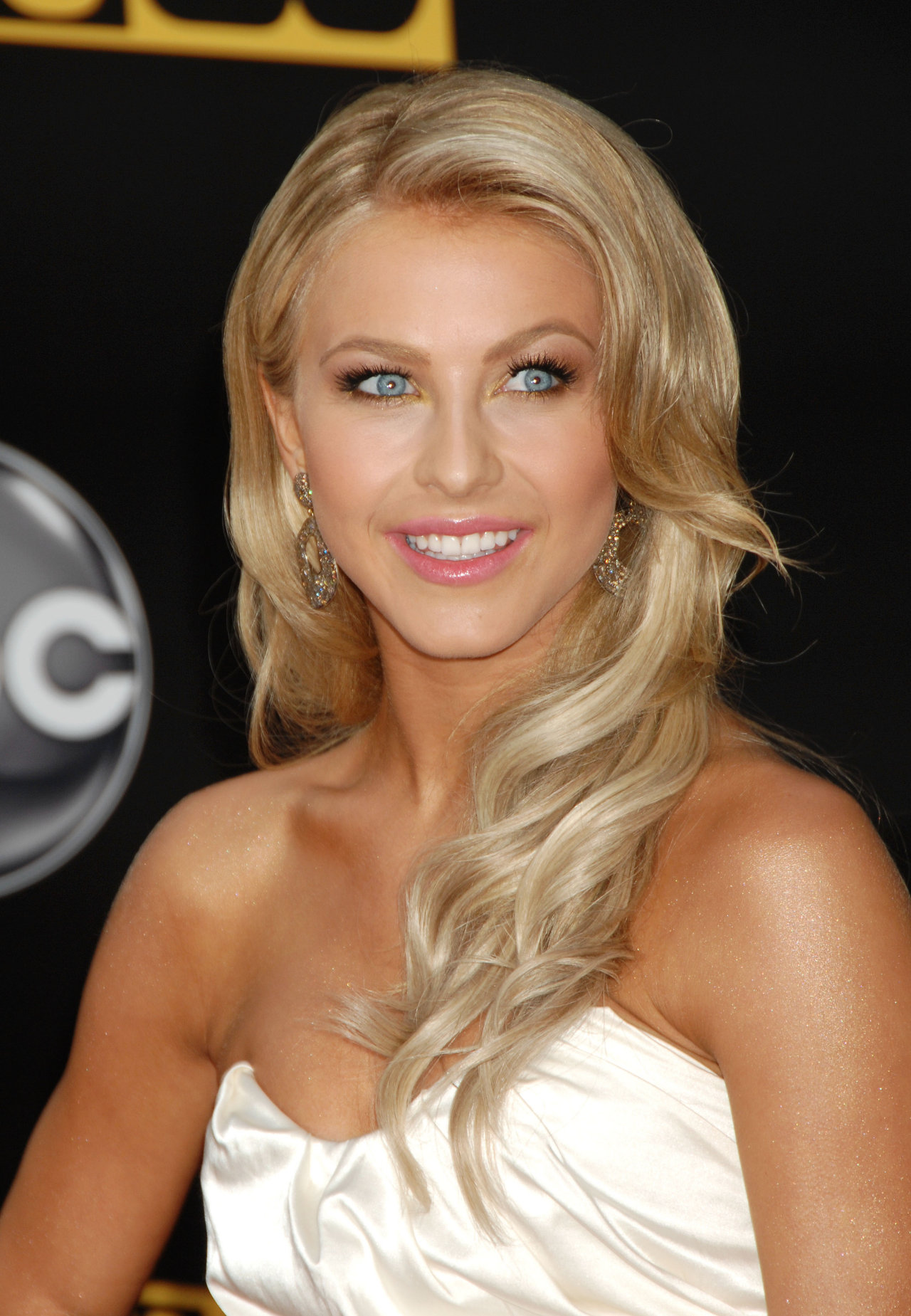 Julianne Hough wallpapers Julianne Hough