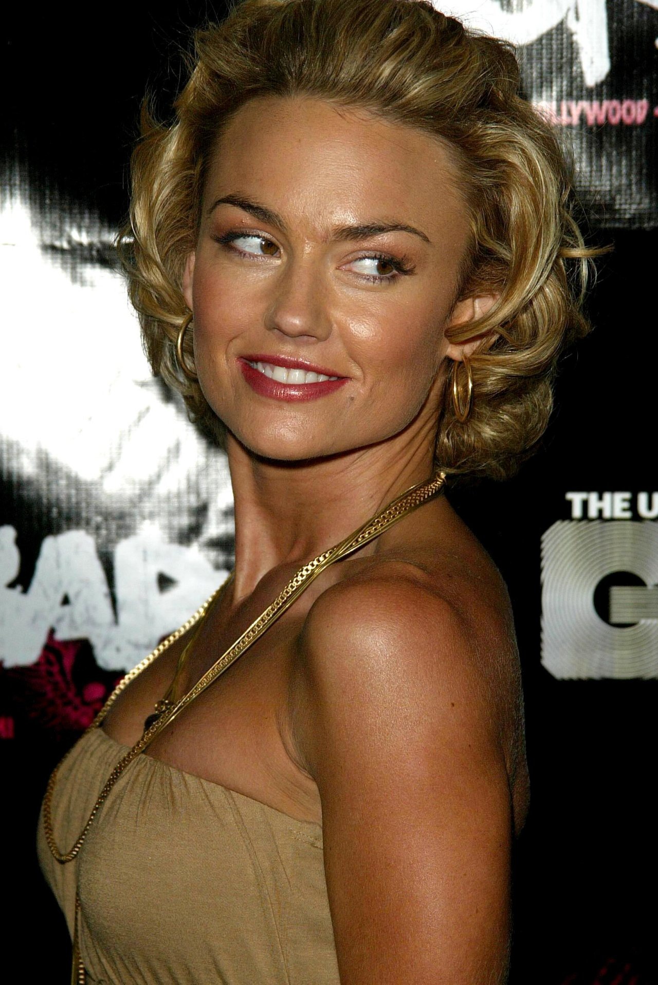 Kelly Carlson