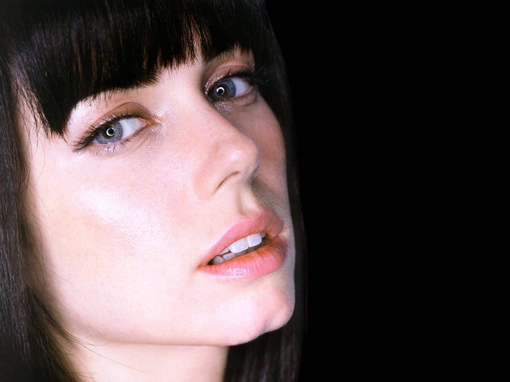 Mia Kirshner