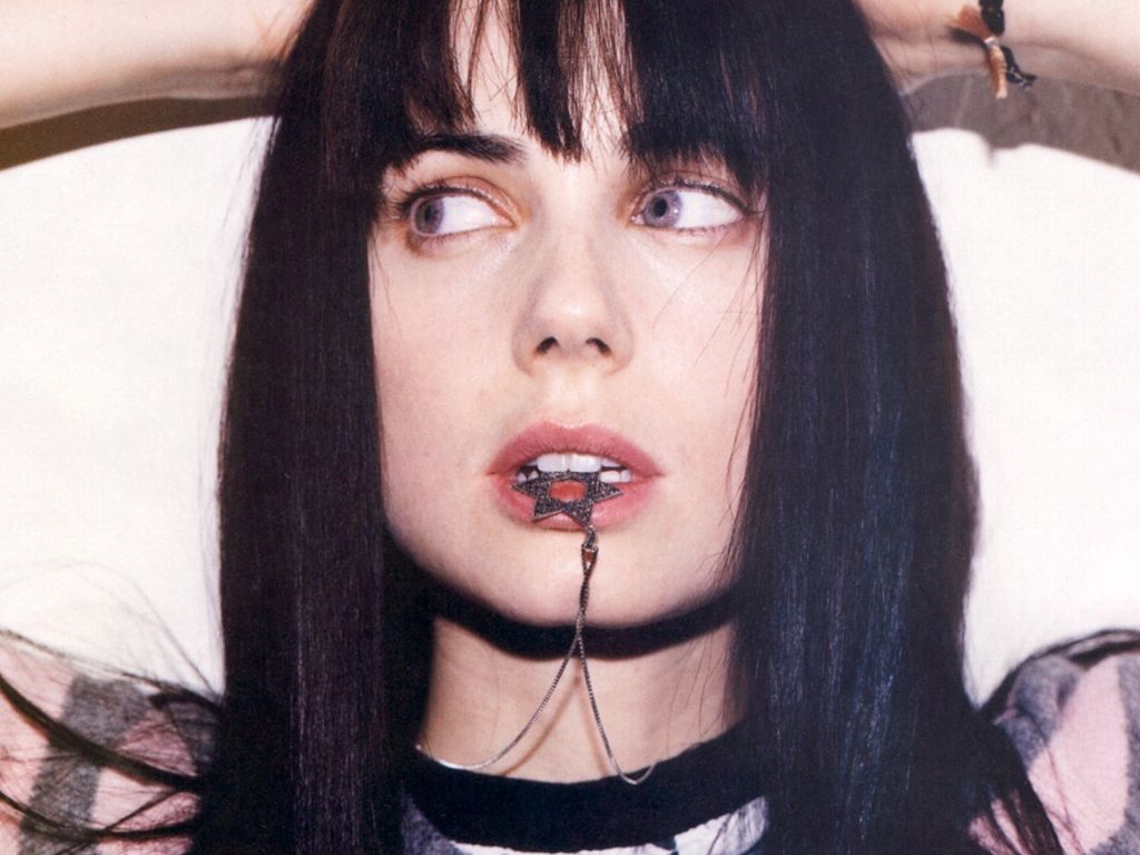 Mia Kirshner wallpapers Mia Kirshner