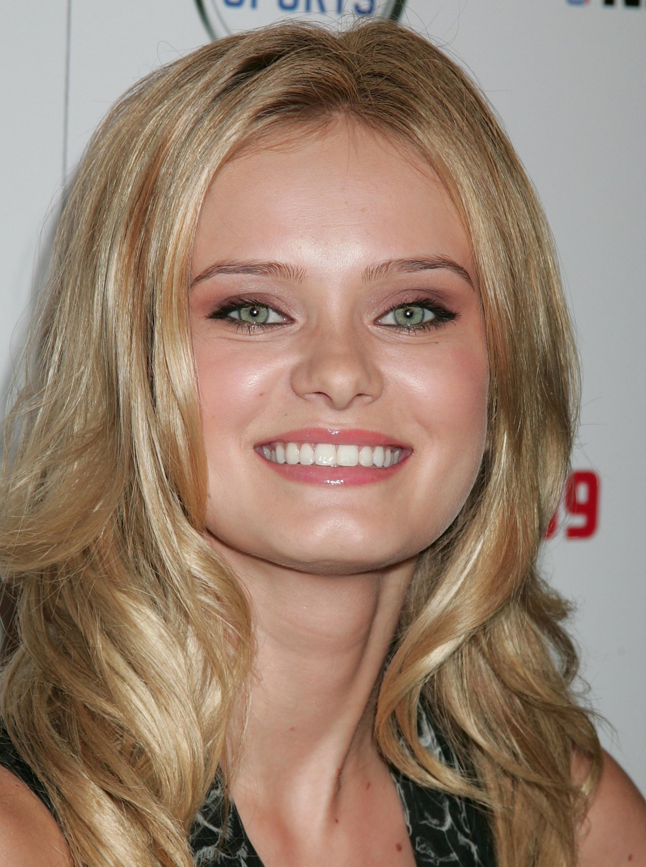 Sara Paxton wallpapers Sara Paxton